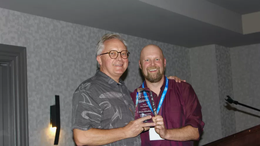 Steve Whalley accepts his MSIG HoF award from Tim Brosnihan at MSEC 2022