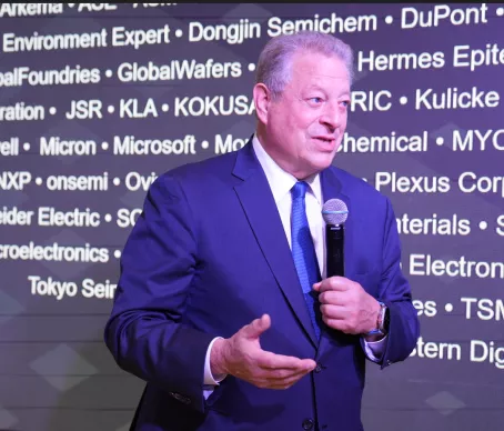 Al Gore speaking in front of SCC member names